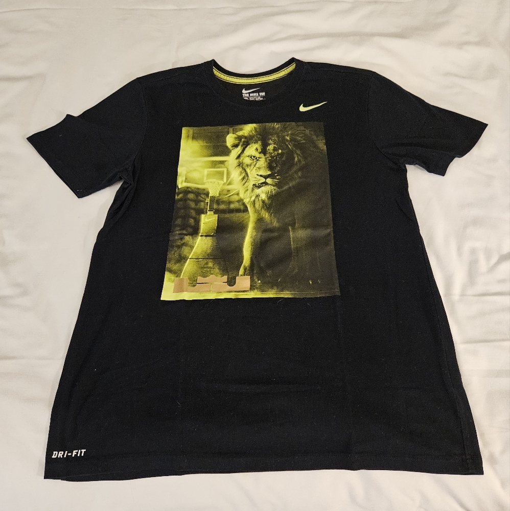 Mens Nike LeBron James lion cotton tee-shirt